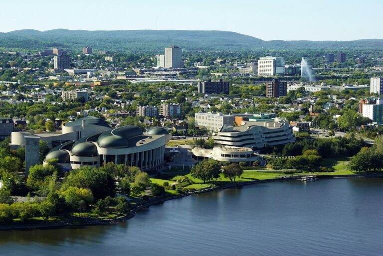 Top 10 Richest Cities In Canada (2024)